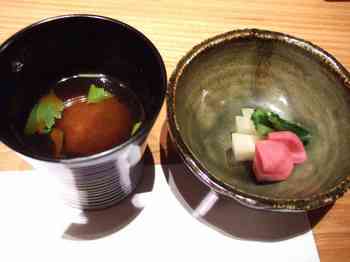 （左）京小蕪赤出汁、（右）赤蕪・大根・野沢菜です。