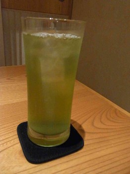 こちらも新緑の輝き際立つ「緑茶」です。