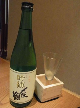 檜の枡で飲める「〆張鶴」グラスです。